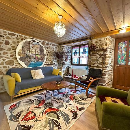 아나이아 Renovated Old Manor House With Yard 빌라 외부 사진