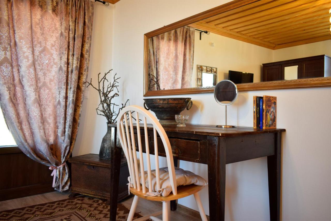 아나이아 Renovated Old Manor House With Yard 빌라 외부 사진
