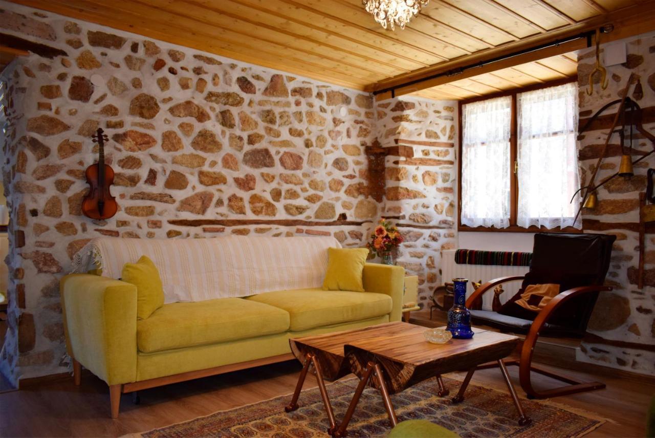 아나이아 Renovated Old Manor House With Yard 빌라 외부 사진