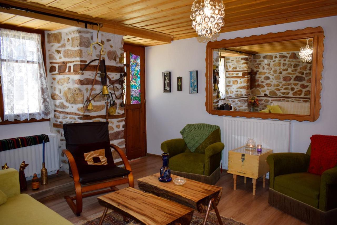 아나이아 Renovated Old Manor House With Yard 빌라 외부 사진