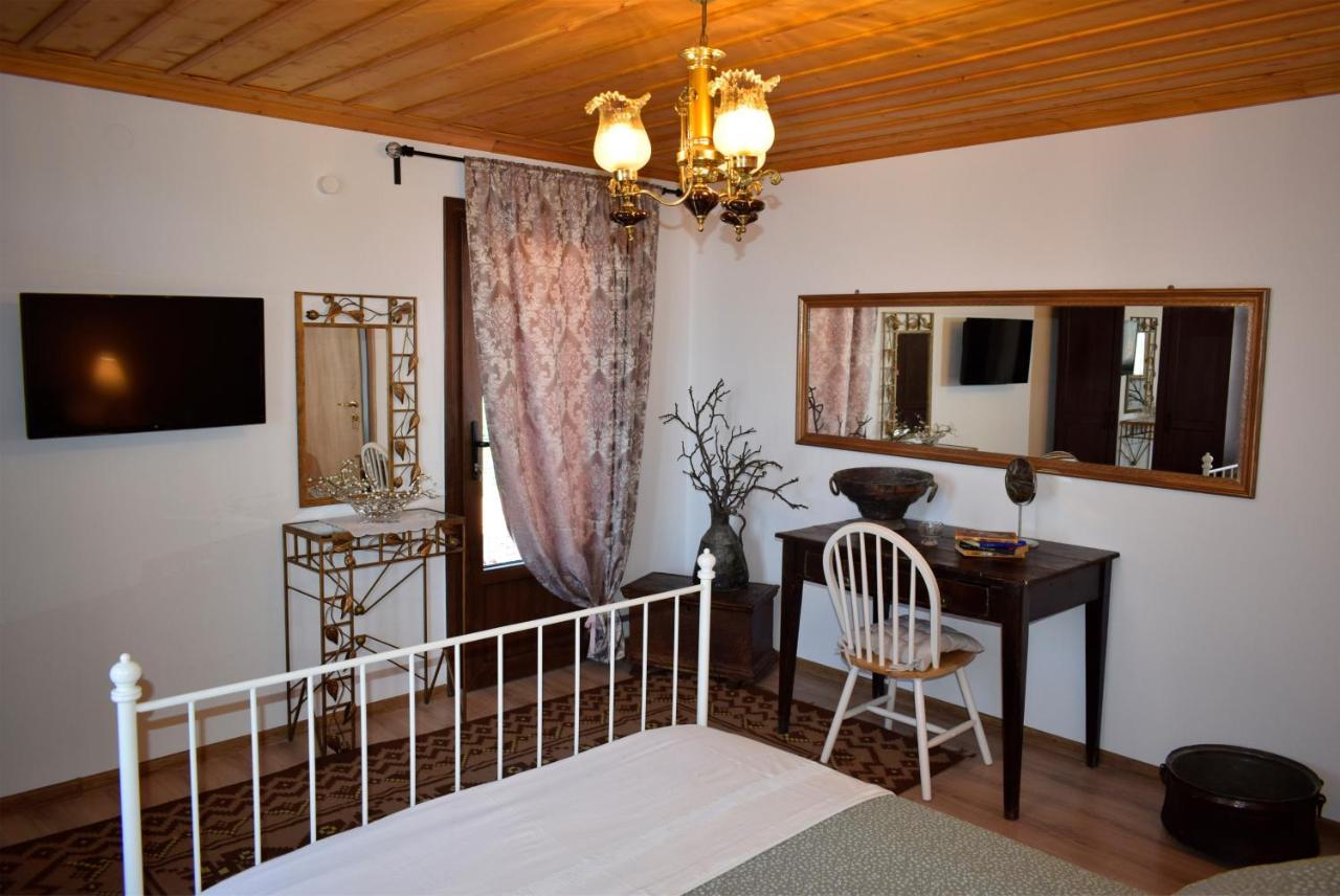 아나이아 Renovated Old Manor House With Yard 빌라 외부 사진