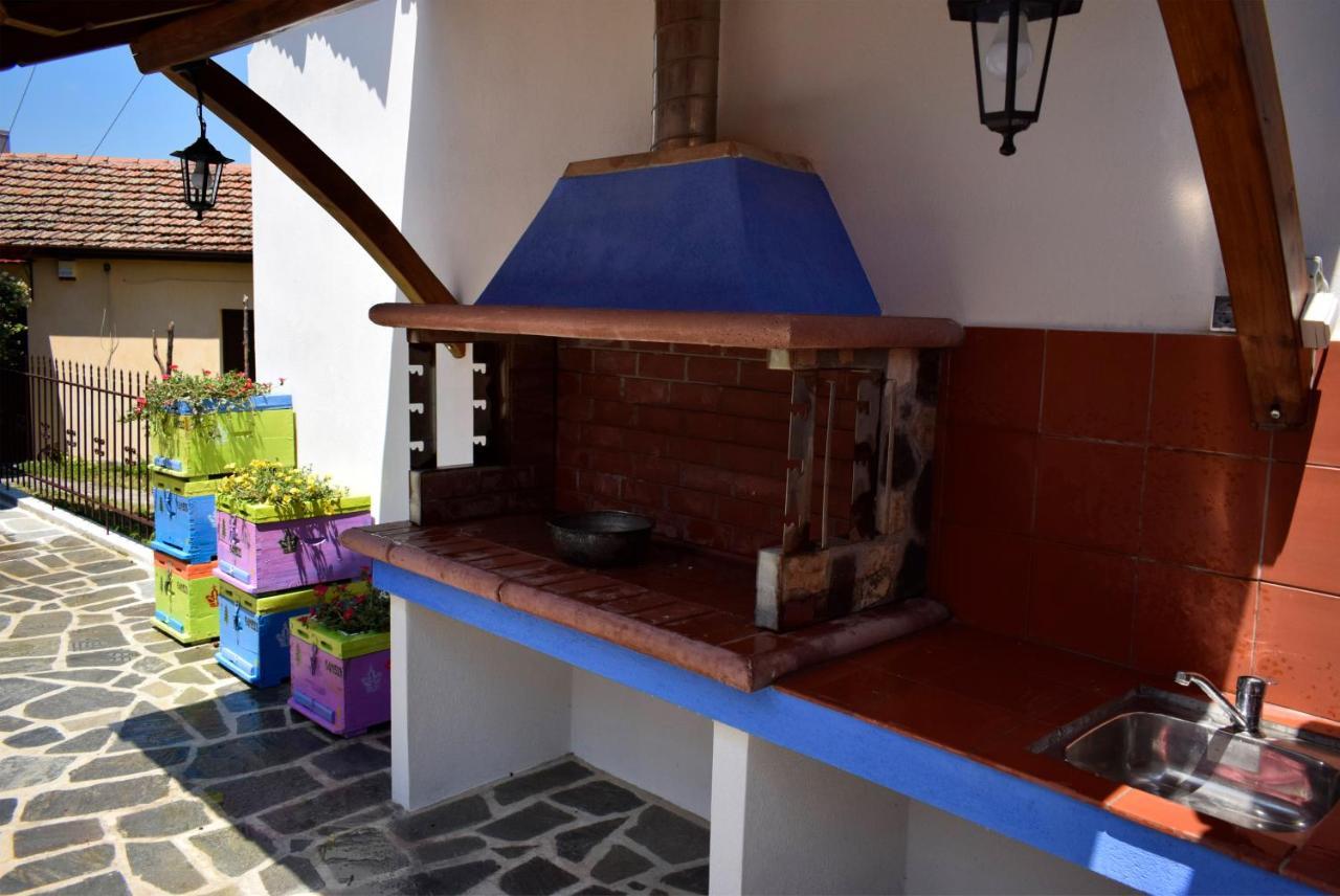아나이아 Renovated Old Manor House With Yard 빌라 외부 사진